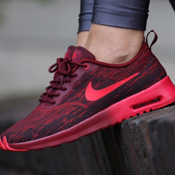 red nike thea
